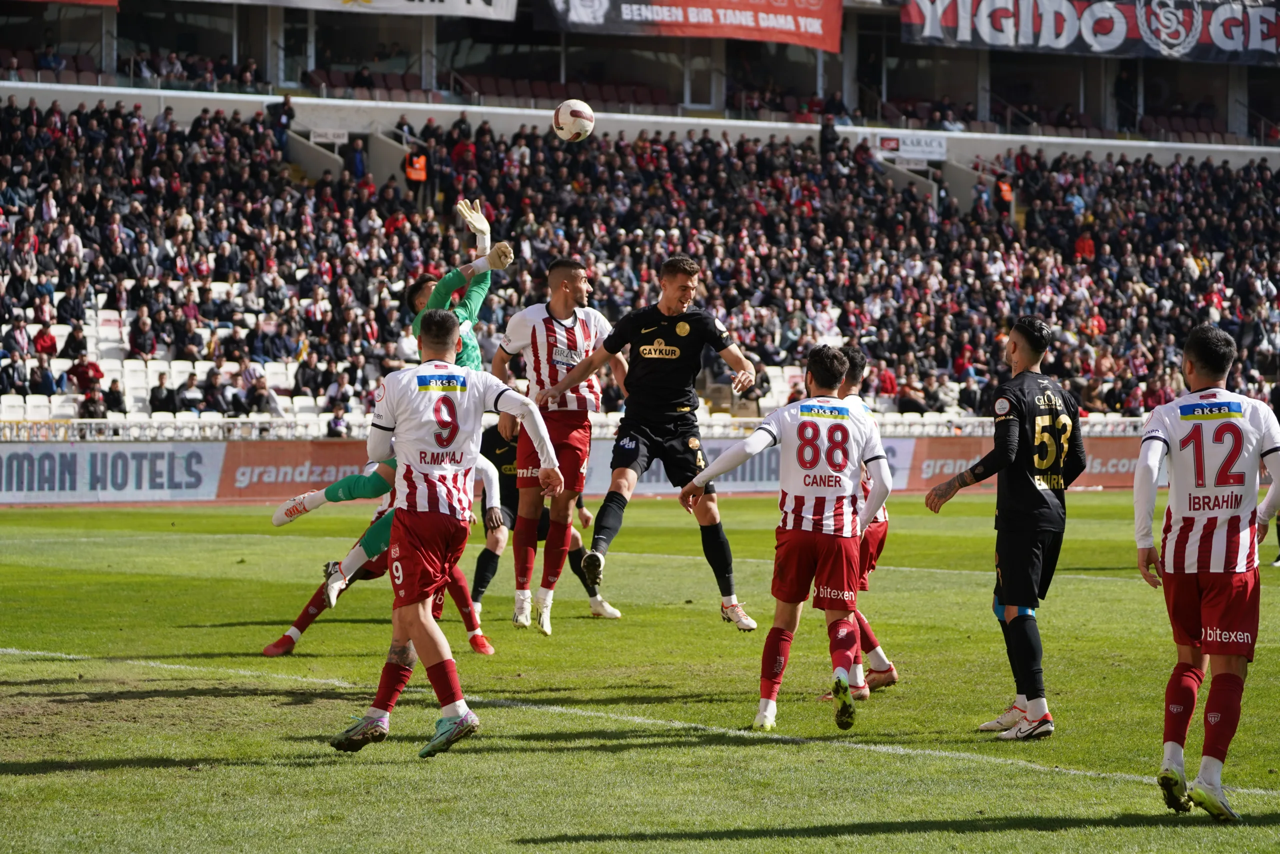 Çaykur Rizespor,Sivasspor’a 1-0 mağlup oldu