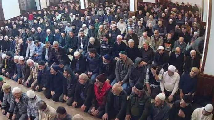 Rize’de Ramazan ayının ilk enderun usulü teravih namazı Berat Camii’nde kılındı.