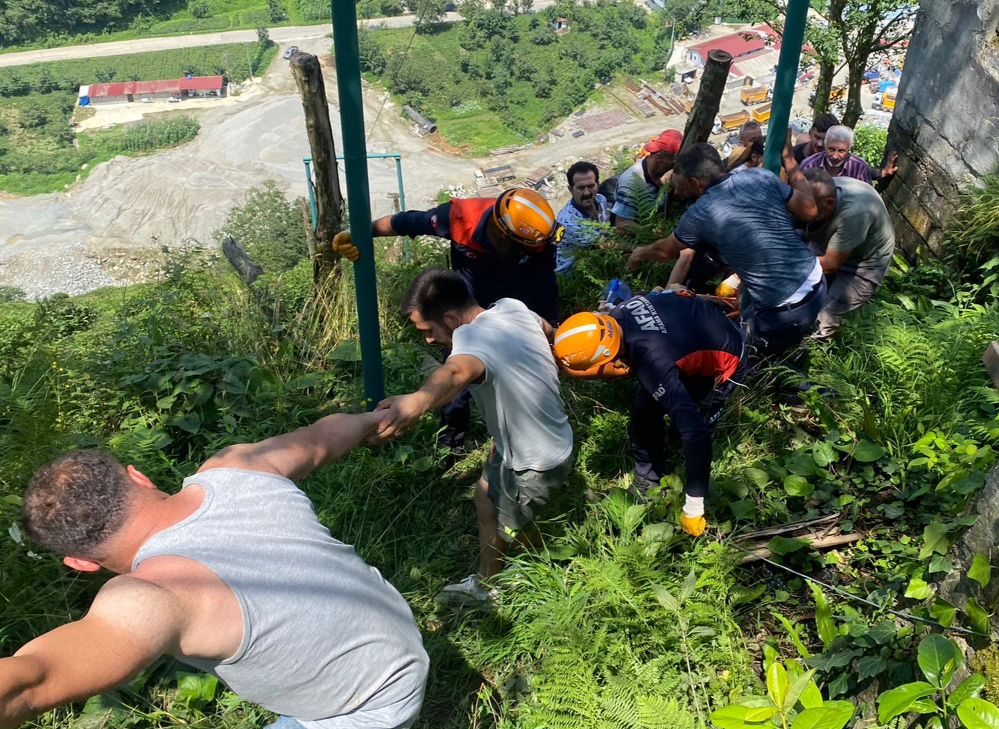 Rize’de ilkel teleferiğe çay yüklediği sırada elektrik akımına kapılan Hızır Can Torpil hayatını kaybetti