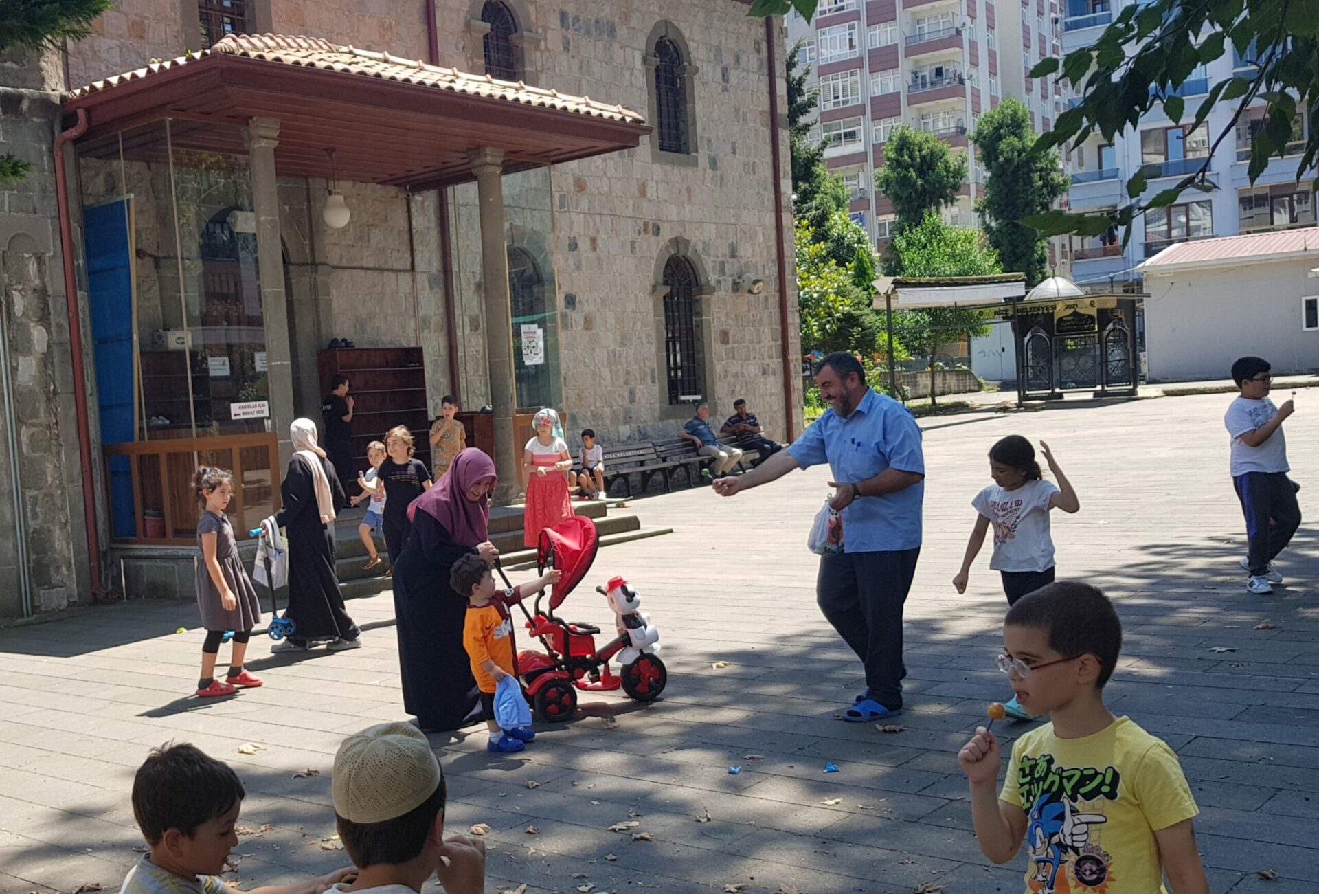 RİZE’DE CAMİLER ÇOCUKLARLA ŞENLENDİ..