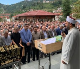 RİZE’de Okulda yangın merdiveninden düşüp ölen Gizem Kazdal Toprağa verildi