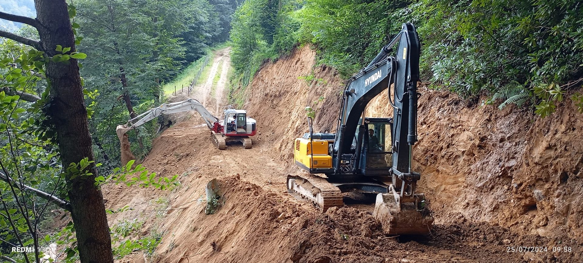 GÜRDERE KÖYÜNDE  64 GÜNDE 2.5 KM LİK YOL YAPILDI