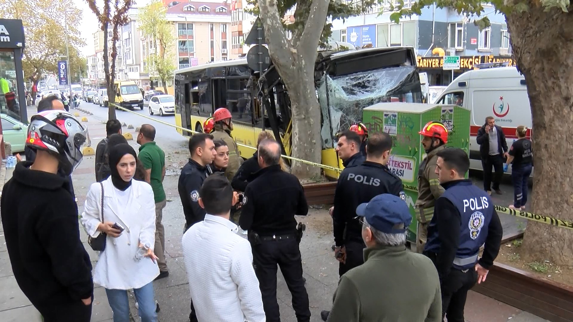 İstanbul’da İETT otobüsü ağaca çarptı