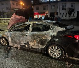 Rize’de Sürücüyü silahla yaralayıp, otomobilini ateşe verdi